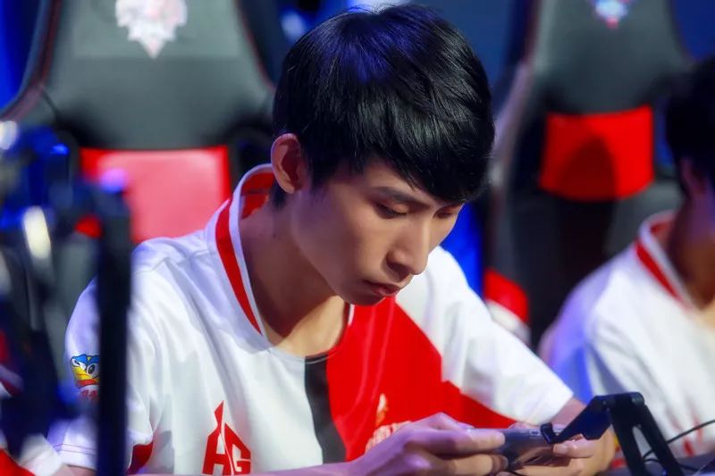 他们不仅是