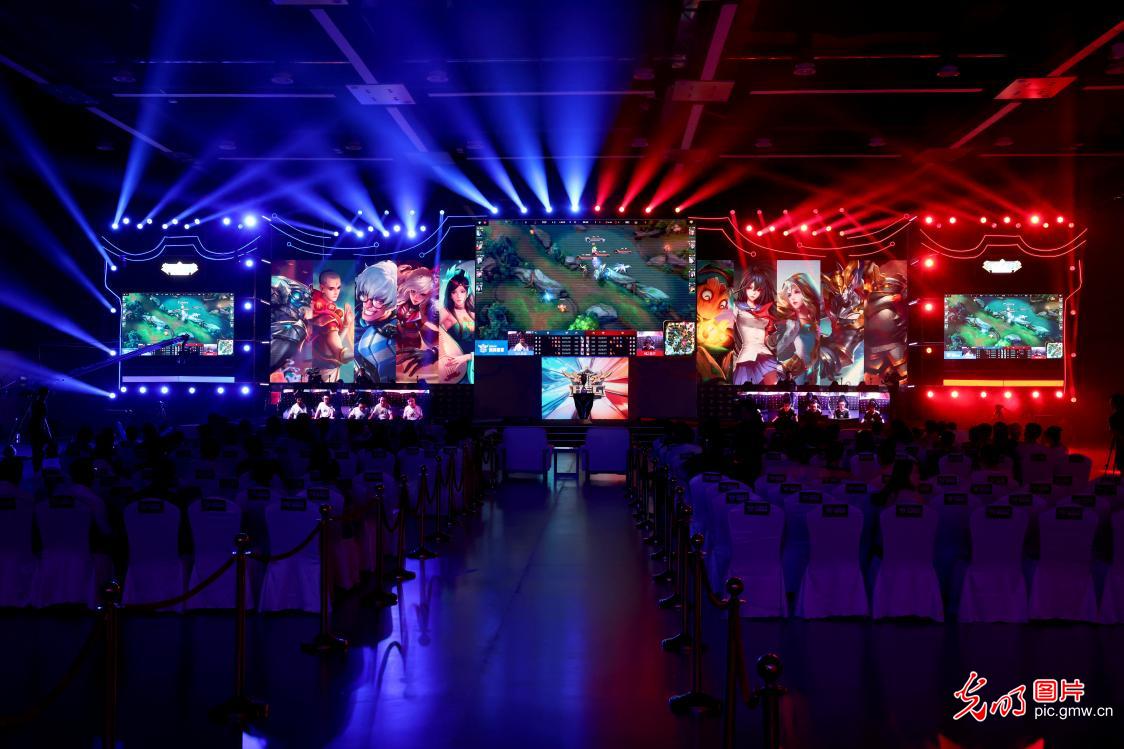 处于一个关 处于一个关