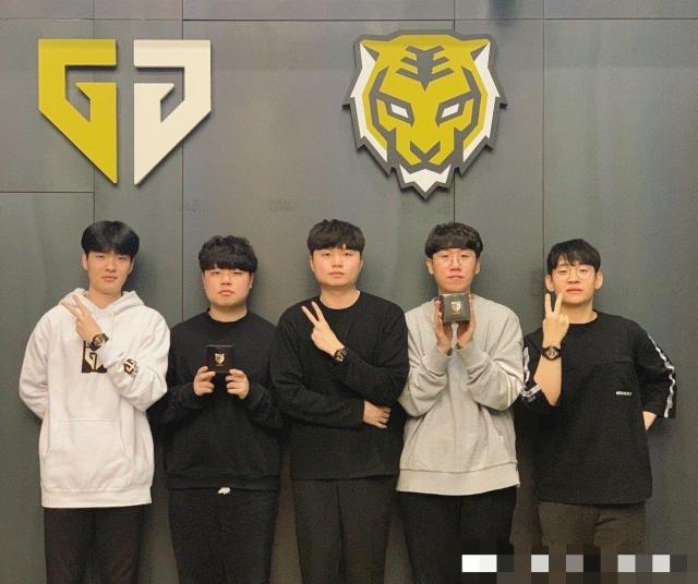 凭借稳固的 凭借稳固的